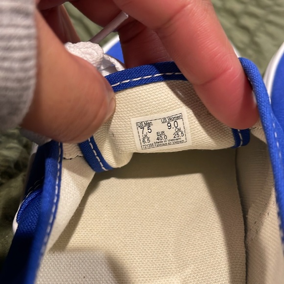 Vans blue. Women's 9/mens 7.5. NWOT. Great color! - Picture 5 of 5